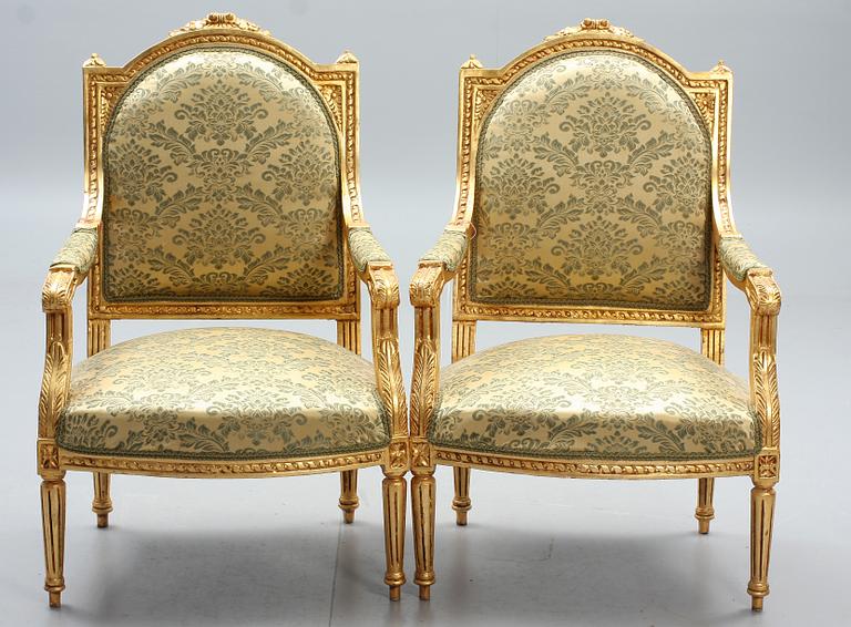 KARMSTOLAR, ett par. Louis XVI-stil. 1900-talets andra hälft.