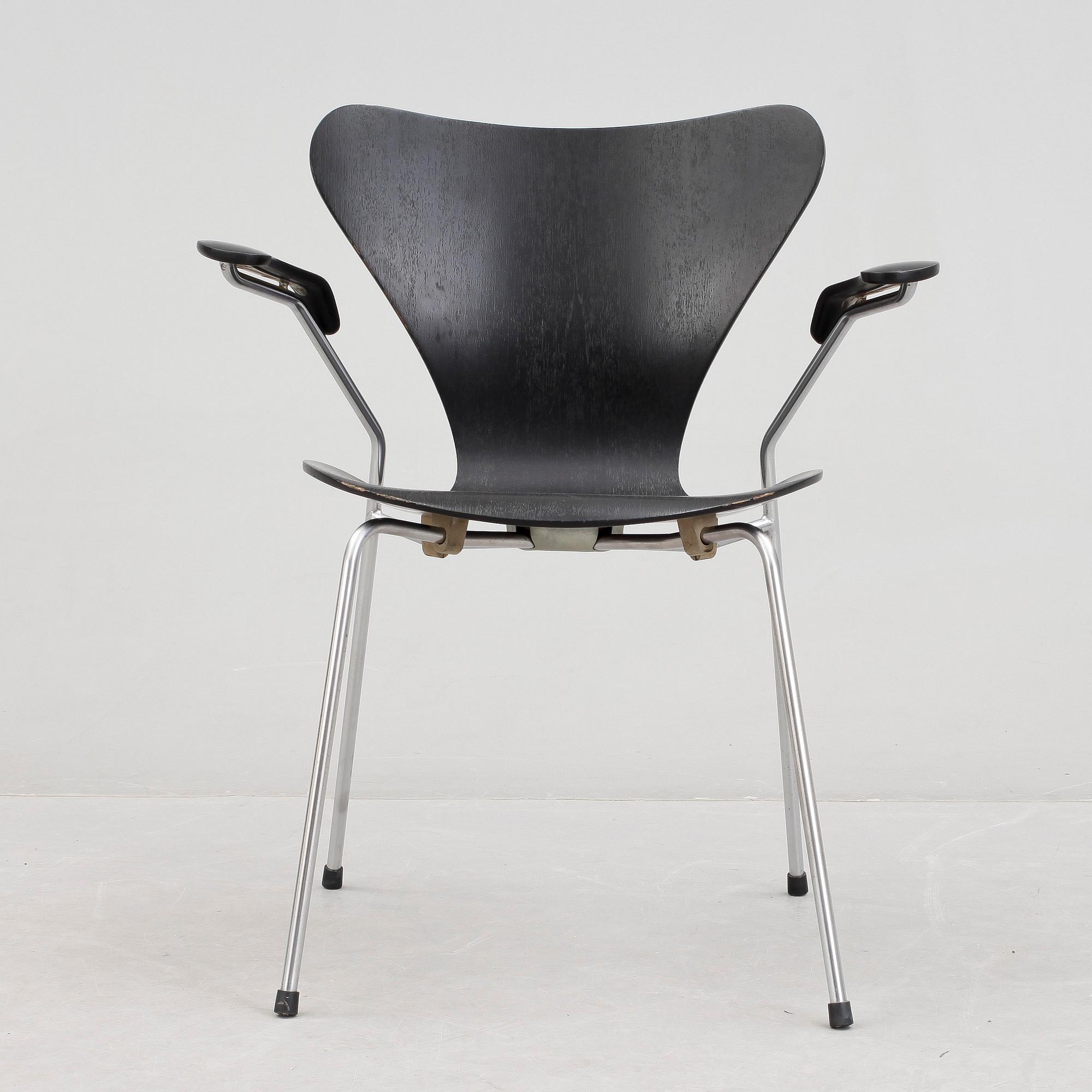 KARMSTOL, "Sjuan", Arne Jacobsen, Fritz Hansen, formgiven 1955.