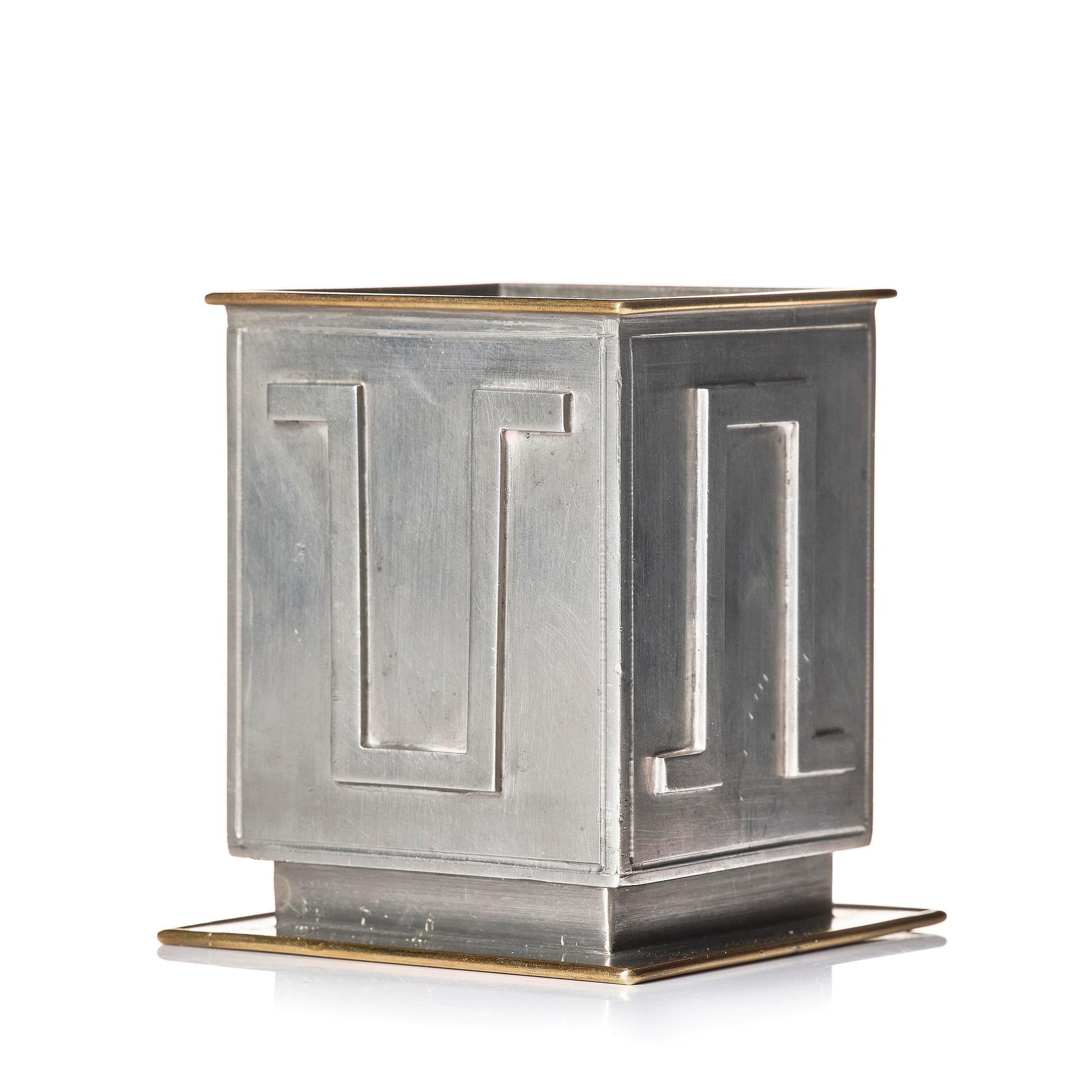 Nils Fougstedt, pennkopp, tenn och mässing, modell A 503, Firma Svenskt Tenn, Stockholm, 1932.