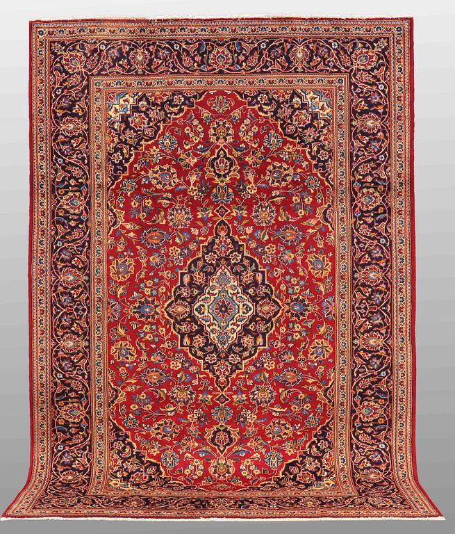 A CARPET, Kashan, ca 295 x 205 cm.