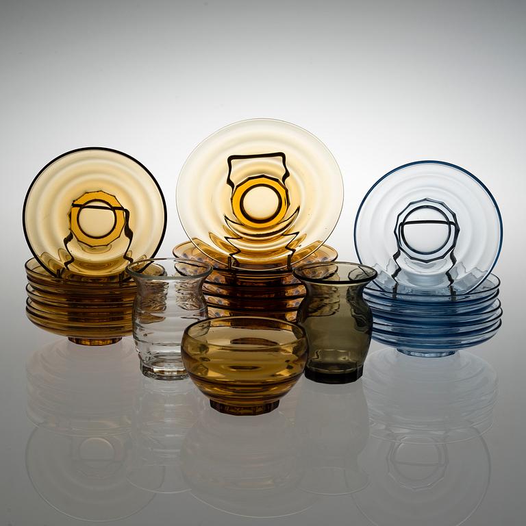 A SET OF GÖRAN HONGELL "Maininki" GLASS ITEMS, 21 pcs.