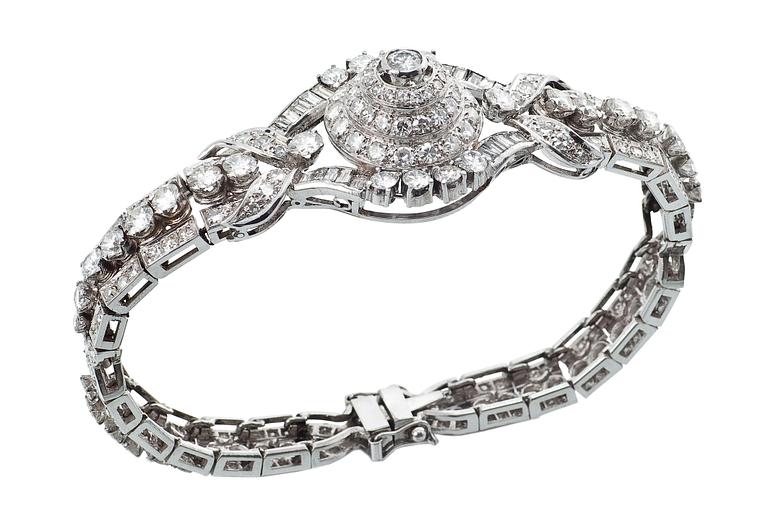 DIAMANTARMBAND, platina samt diamanter. Tot. vikt ca 38,6 gr.