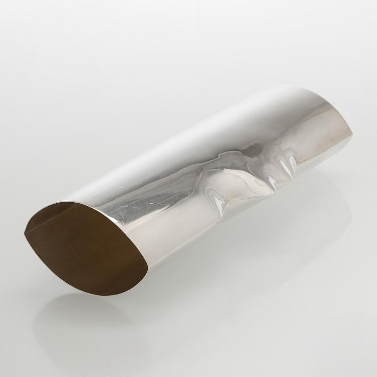 Pekka Piekäinen, maljakko, sterlinghopeaa, J.A. Tarkiainen, Helsinki 1988.