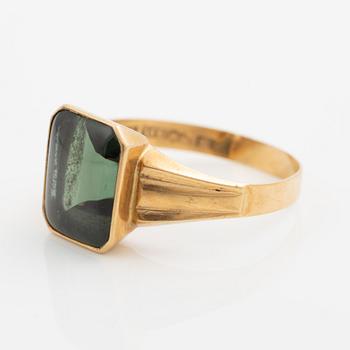 Ring 18K guld med syntetisk grön spinell.