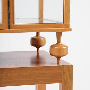 Josef Frank, a walnut showcase cabinet model "B 2077", Firma Svenskt Tenn.