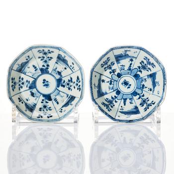 A pair of octagonal blue and white cups with stands, Qing dynasty, Kangxi (1662-1722).