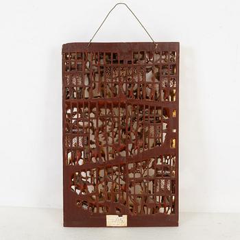 A carved Chinese wooden panel, late Qing dynasty, circa 1900.