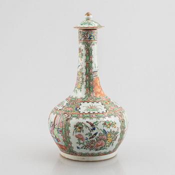 A "Rose medallion" porcelain vase with cover, China, Kanton, Qing dynasty, second half of the 19th century.