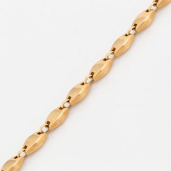 A Cartier 18K gold necklace.