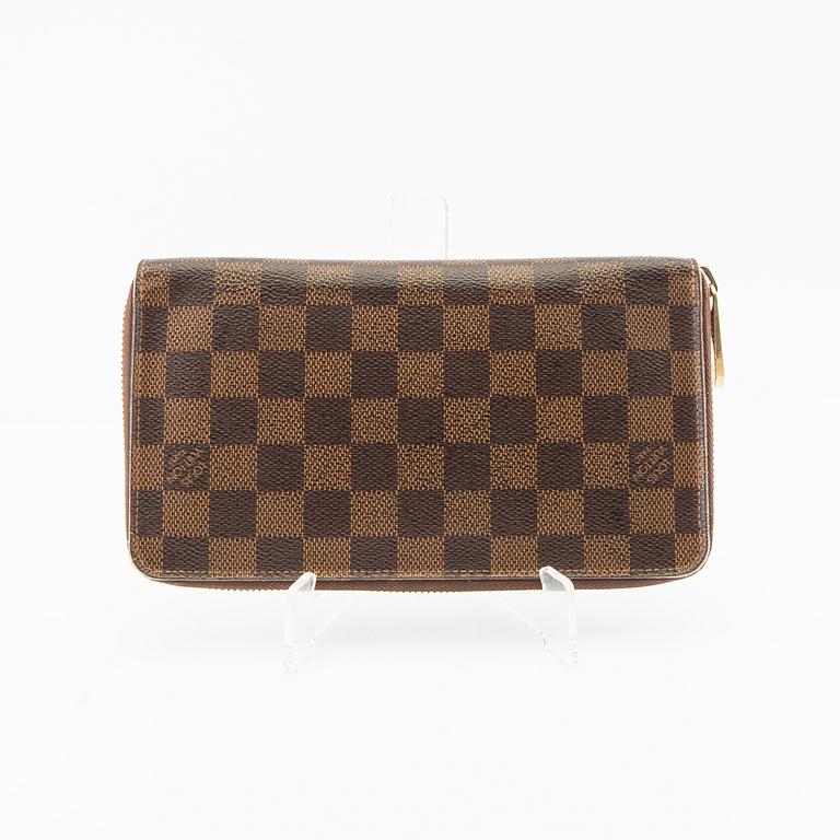 Louis Vuitton, wallet.