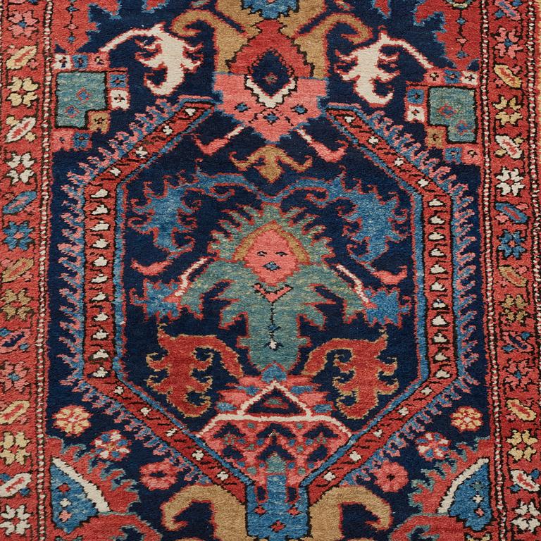 MATTO, a semi-antique Azerbaijan, ca 545,5 x 102,5 cm (as well as one end with 2 cm flat weave).