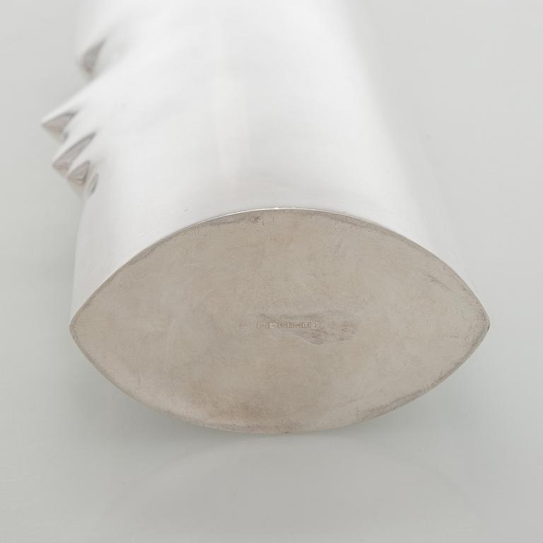 Pekka Piekäinen, maljakko, sterlinghopeaa, J.A. Tarkiainen, Helsinki 1988.