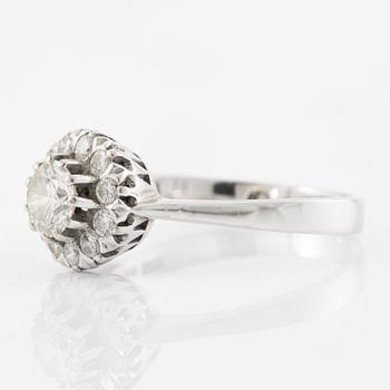 Ring, 18K white gold with brilliant-cut diamonds.
