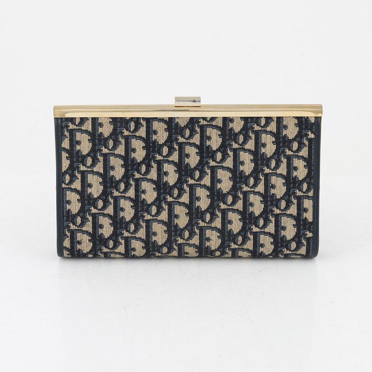 Christian Dior, clutch och scarf.