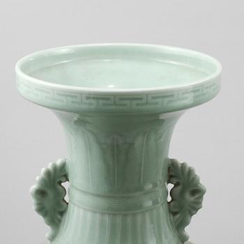 URNOR ett par, porslin, Kina, 1800/1900-tal.