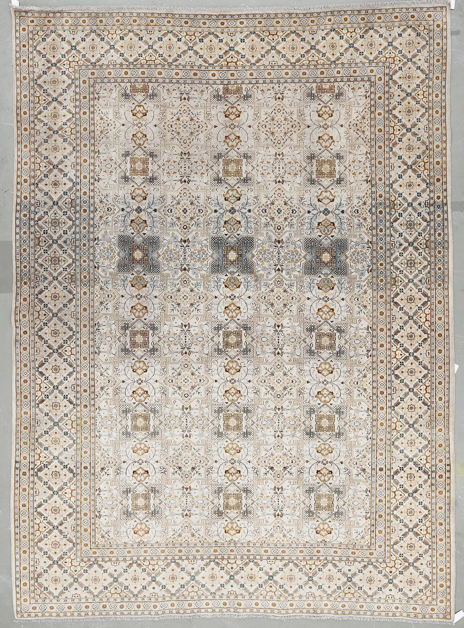 MATTA, Keshan, old. Ca 400x288 cm.