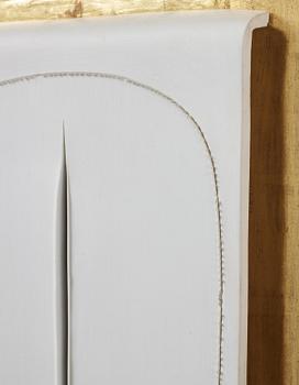 Lucio Fontana, ”Concetto Spaziale Taglio”.