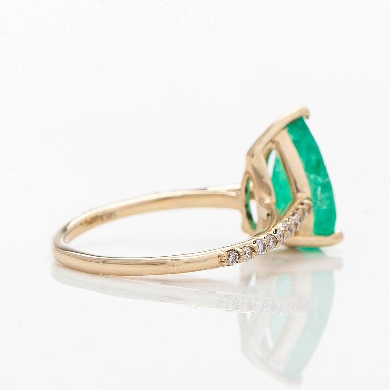 Ring, 14K gold with pear-cut Colombian emerald and diamonds. Accompanied by GIA report.