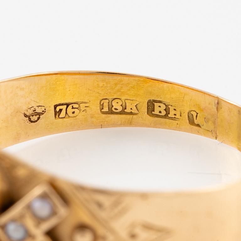 Ring, 18K gold with small pearls and red stone.