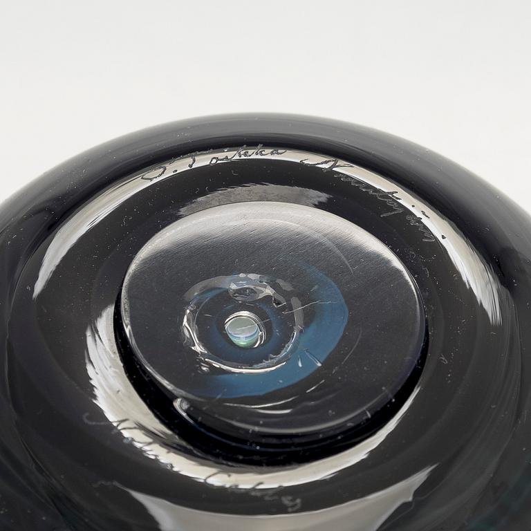 Oiva Toikka, A glass bowl signed O. Toikka Nuutajärvi Nokia Cables.