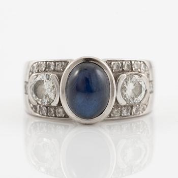 Ring in 18K white gold set with a cabochon-cut sapphire and brilliant-cut diamonds, Kenneth Magnell.