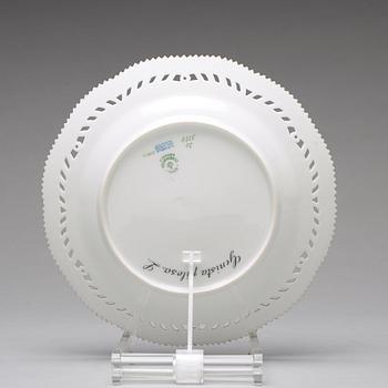 A set of 12 Royal Copenhagen 'Flora Danica' dessert dishes, Denmark, 20th Century.