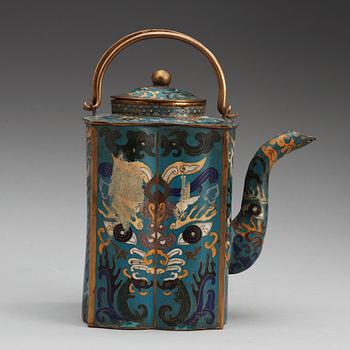 A Cloisonne tea pot with cover, late Qing dynasty.