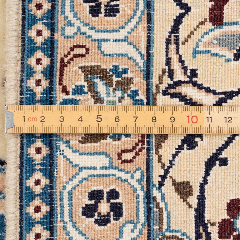 Carpet, Nain, approx. 290 x 200 cm.