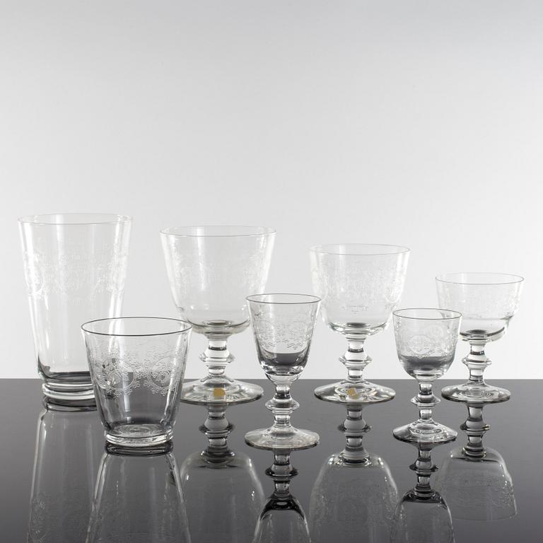 GLASSERVISDELAR, 84 delar, glas, "Elon" Edvin Ollers Kosta, pantografierad, 1900-tal.