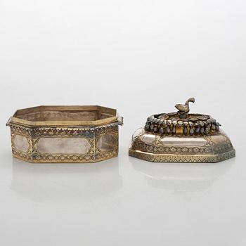 Pan-skrin på bricka, silver och förgyllt silver, mogulstil, Delhi, Indien, 1800-talets första hälft.