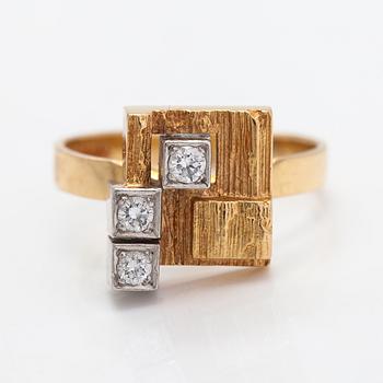 Björn Weckström, Sormus "Timanttikaupunki", 18K kultaa, timantteja n. 0.15 ct yht. Lapponia 1978.