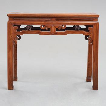 Altarbord, hardwood. Qingdynastin (1664-1912).