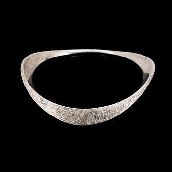 ARMRING samt RING, silver, Rey Urban, Stockholm, 1966 resp Björn Weckström, Lapponia, Finland, 1973. Tot ca 50 g.