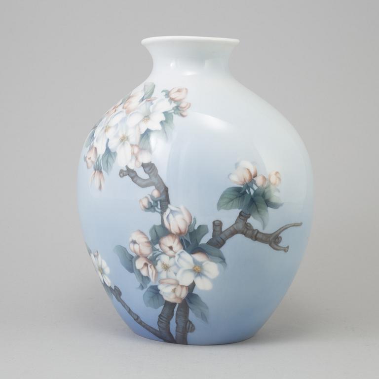 A porcelain vase, Bing & Gröndahl, Denmark 20th century.