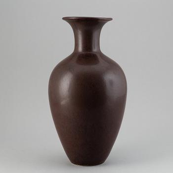 GUNNAR NYLUND, a stoneware vase, Rörstrand, Sweden 1950-60's.