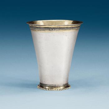 976. A Swedish early 18th century parcel-gilt beaker, makers mark of Daniel Ekman, Eksjö (1696-1715(1723)).