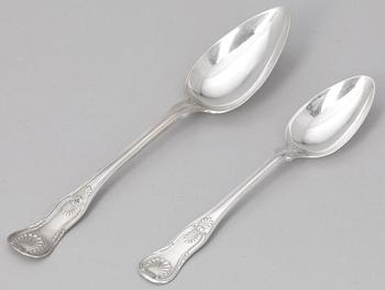 MATSKEDAR 6 st SAMT 6 st DESSERTSKEDAR, silver, "Engelsk snäck", flertal olika smeder varav bla Möllenborg. 1800-tal. Totalvikt ca 600 gram.