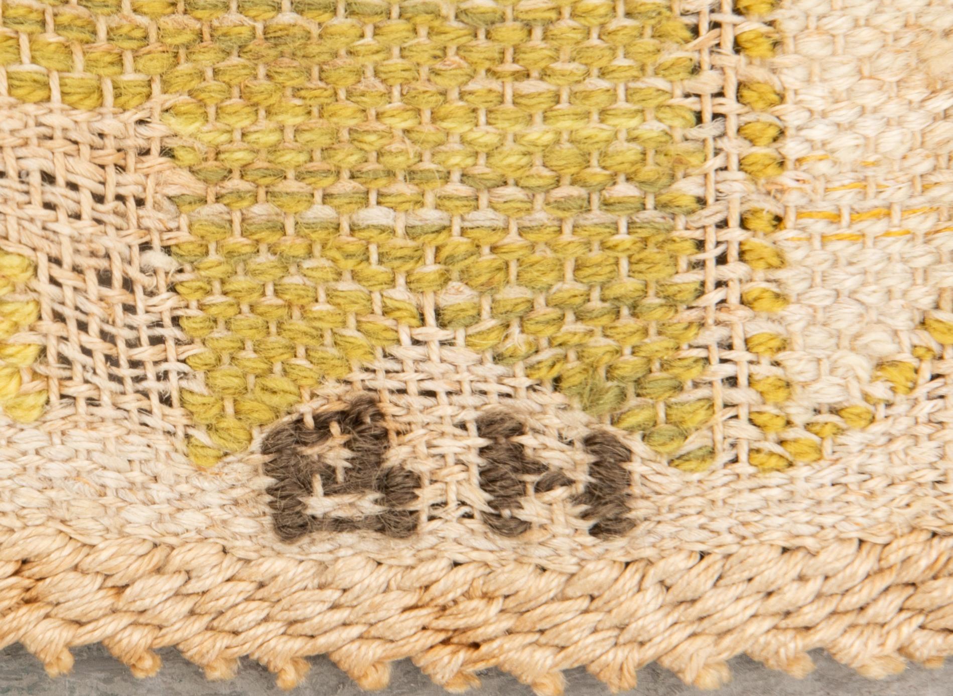 Barbro Nilsson, "Gul stjärna" vävnad inplock på linbotten signerad ca 39x40 cm.