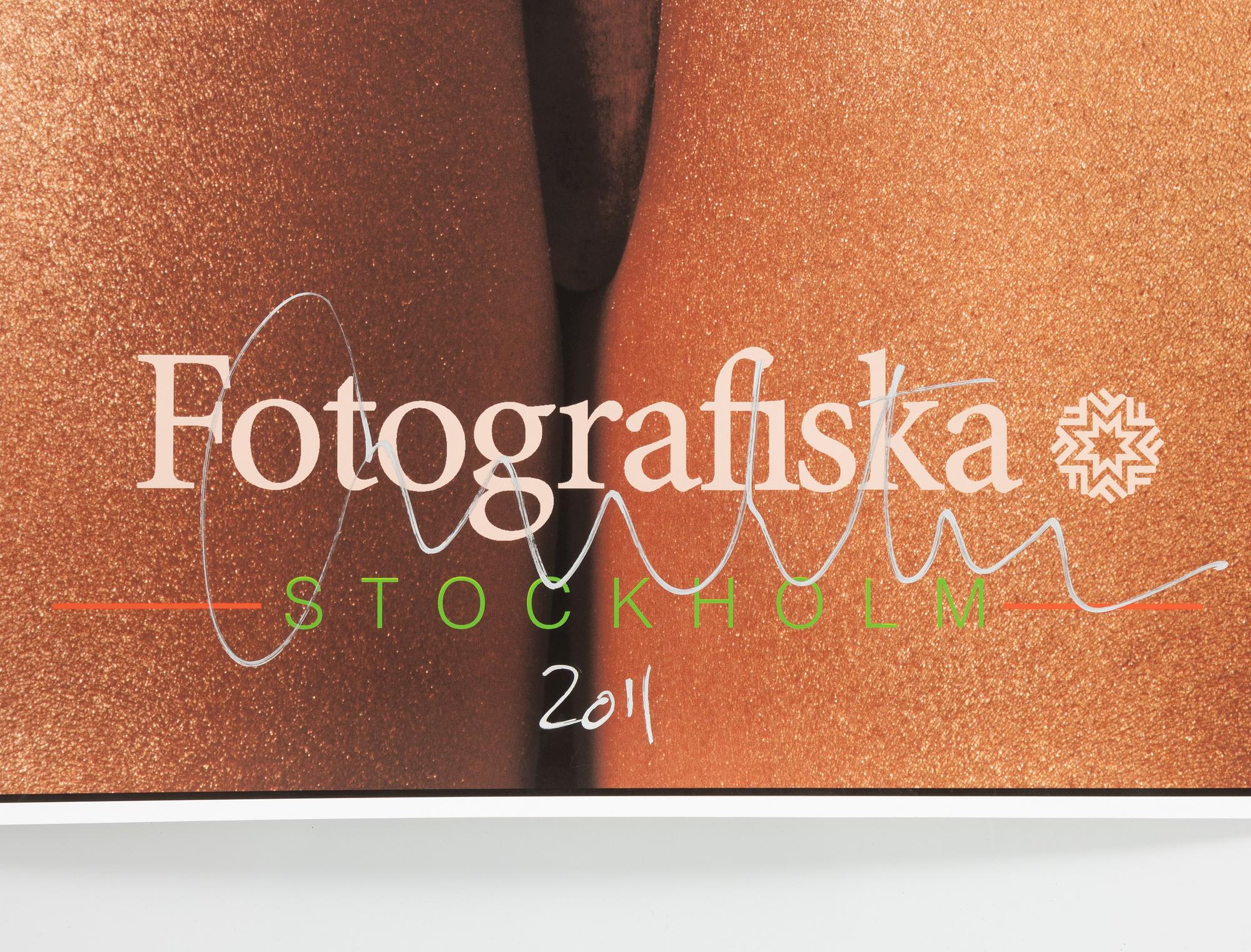 Albert Watson, affisch, "Torso with 16:th Century Aztec Fan, New York City, 1999", pigment print, Fotografiska, 2011, signerad.