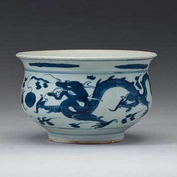 A blue and white censer, Qing dynasty, early 18th century.