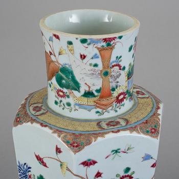 VAS, porslin, Kina, 1800-tal.
