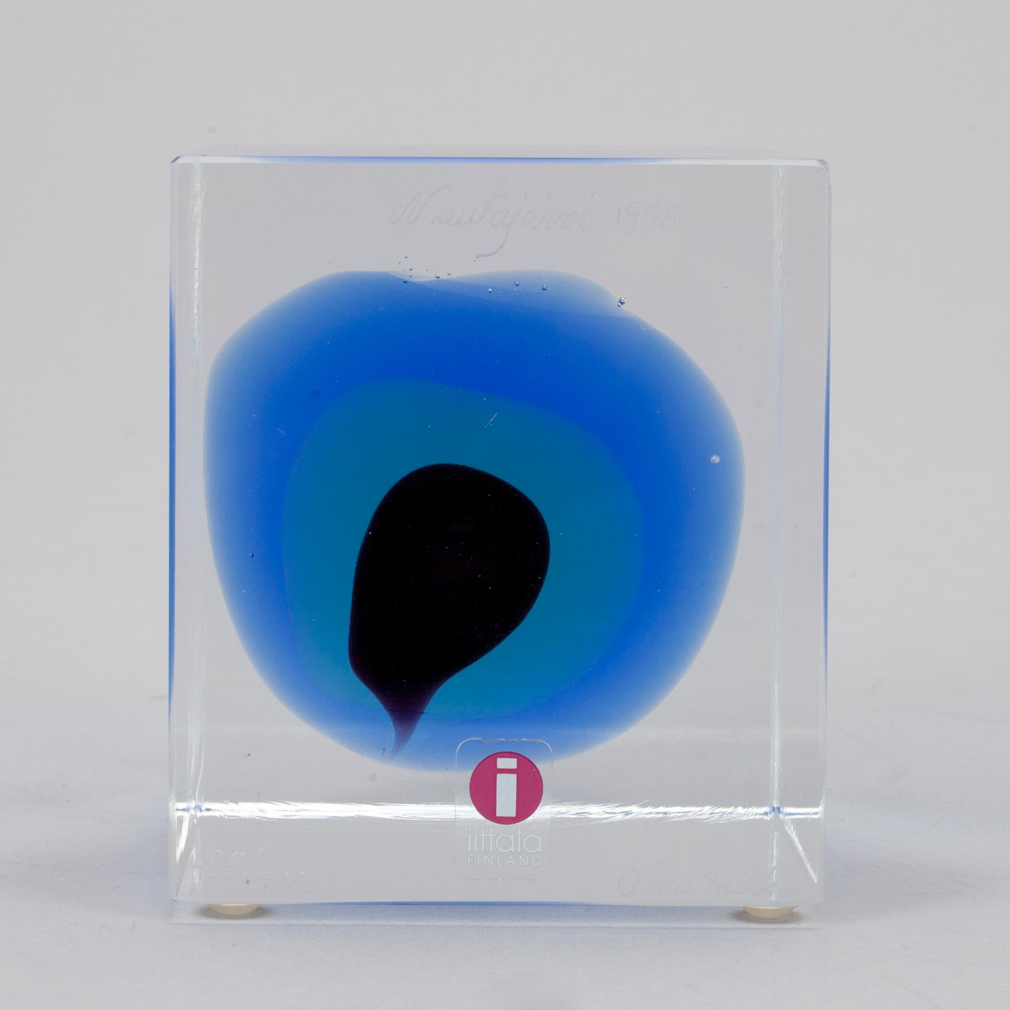 ÅRSKUB, glas, signerad Oiva Toikka, Nuutajärvi 1998, numrerad 498/2000.