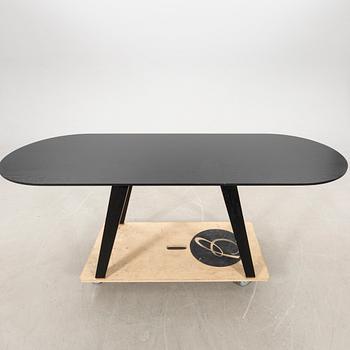 Ilse Crawford, Matbord, "Together fixed table 452f" för de la Espada Portugal  2000-tal.