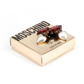 MOSCHINO, ett par clips.