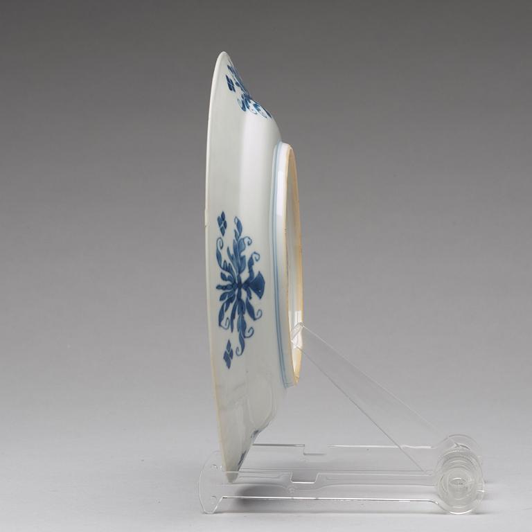 A set of six blue and white dinner plates, Qing dynasty, Kangxi (1662-1722).