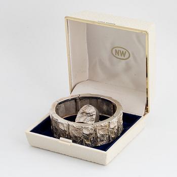 A silver bracelet and ring Finlandia Koru.