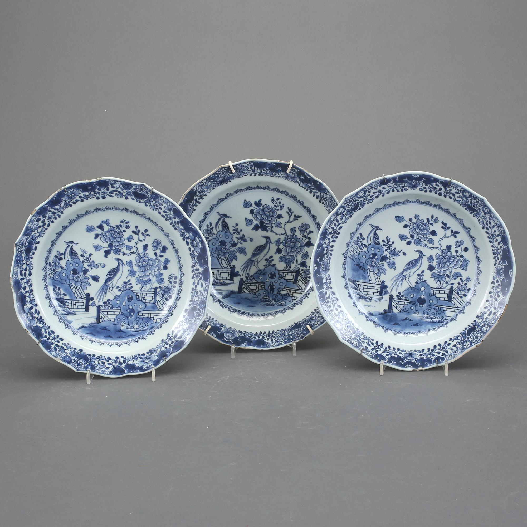 TALLRIKAR, 3 st, porslin, Kina, Qianlong (1736-95).