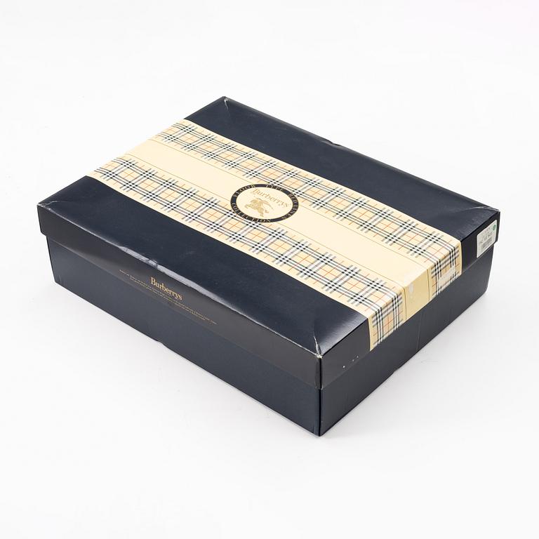 Burberry, blanket.