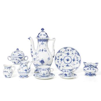 Royal Copenhagen, kaffeservis, 35 delar, "Musselmalet", bland annat Helblonde, Danmark.