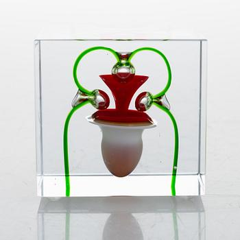 OIVA TOIKKA, AN ANNUAL CUBE, glass, signed Oiva Toikka Nuutajärvi 1997, numbered 254/2000.